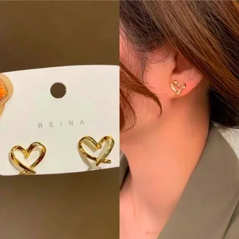 2022 Корейское сердце Золотого цвета, металлические Геометрические Полые серьги-гвоздики простой формы для женщин, Эстетические украшения